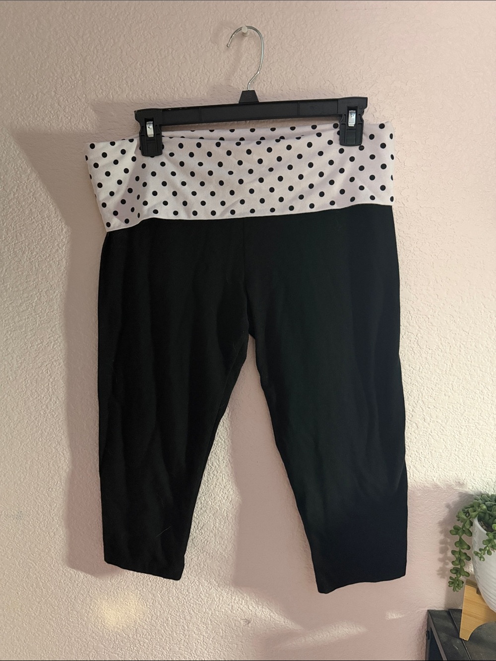 Black Capri Leggings with light pink Polka Dot Waistband